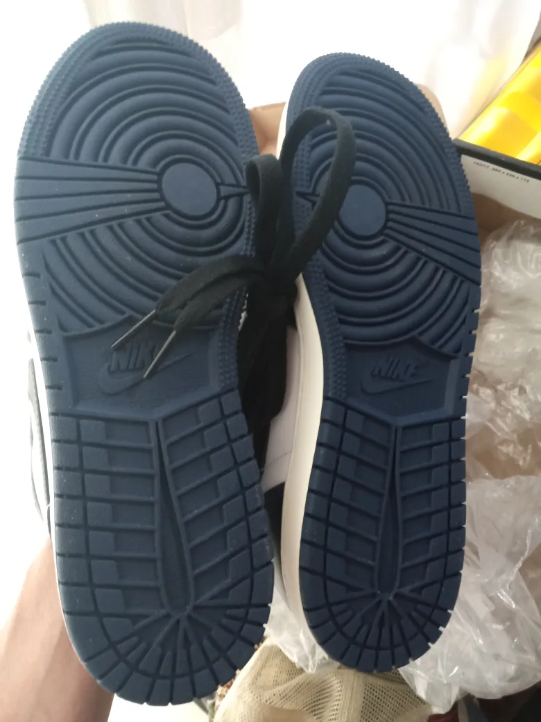 Nike Air Jordan 1 High OG "Midnight Navy" - Youth Size 6Y image indicator(5)