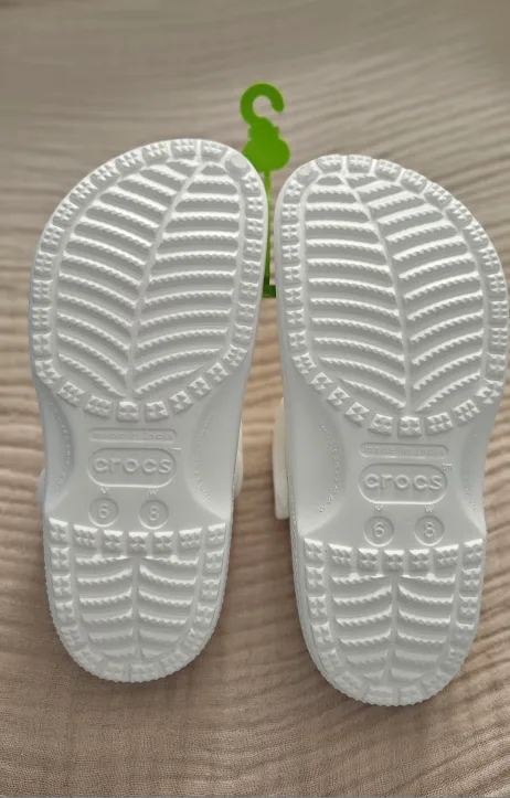 Crocs Classic Clogs - Women's 8 / Men's 6 - White thumbnail