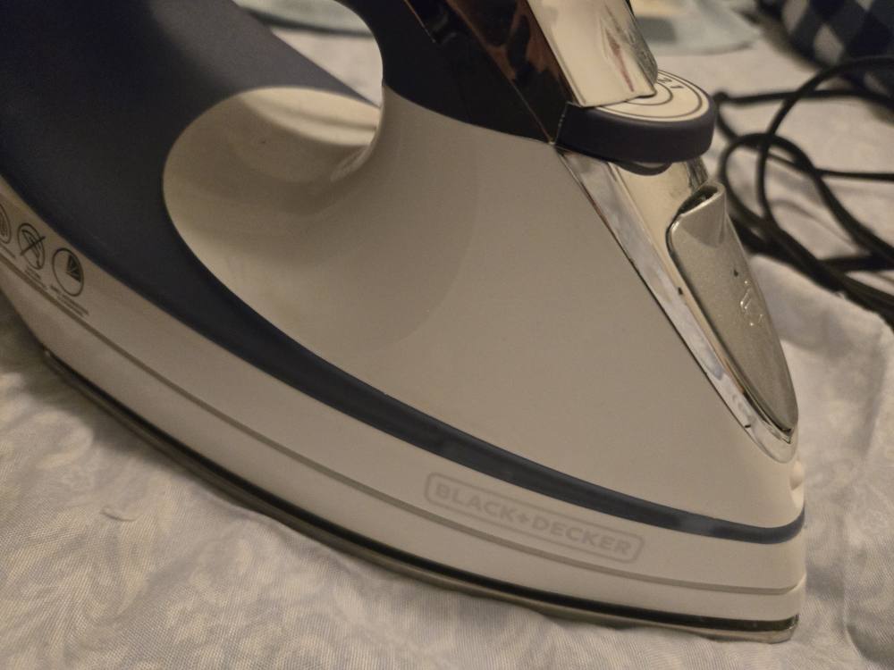 Black+Decker Iron - photo 2