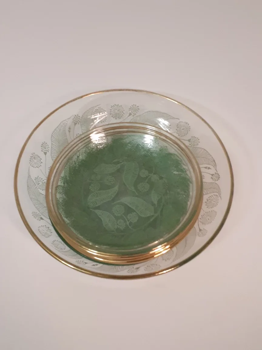 7 Glass Plates with Leaf Design - Set of 7 thumbnail