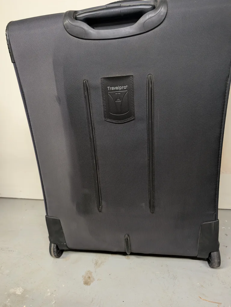 Travelpro Rolling Checked Suitcase image indicator(2)