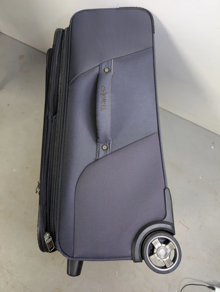 Travelpro Rolling Checked Suitcase image indicator(4)
