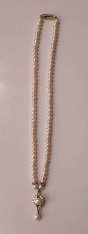 Pearl Necklace with Pendant!