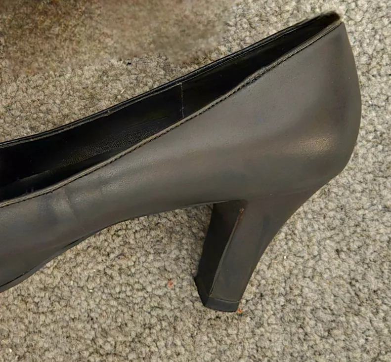 Roberto Vianni Black Heels - Size 9M image indicator(3)