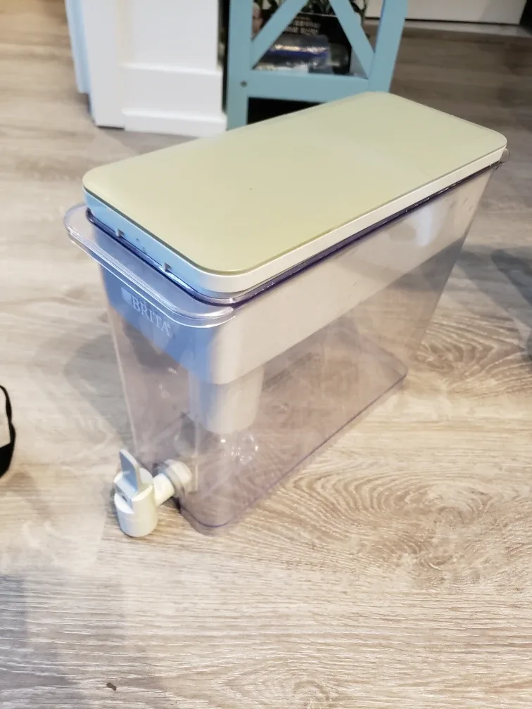 Oster Blender, Brita Water Filter, Roots Lunch Bag image indicator(4)