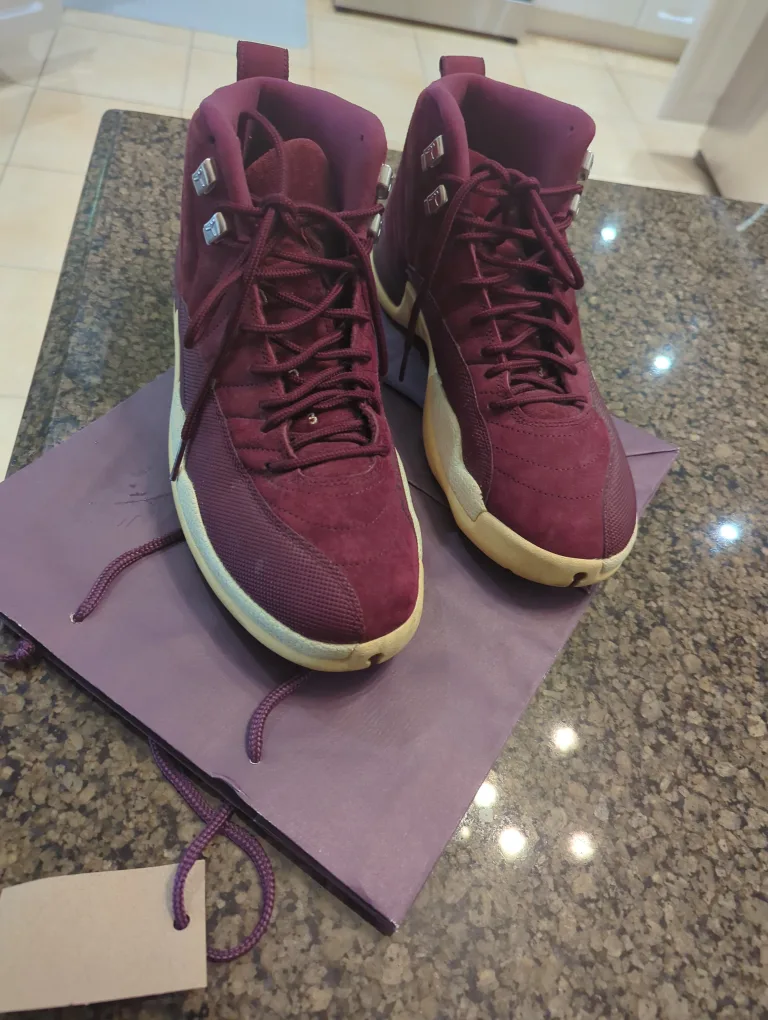 Jordan 12 Retro Bordeaux Size 9 thumbnail
