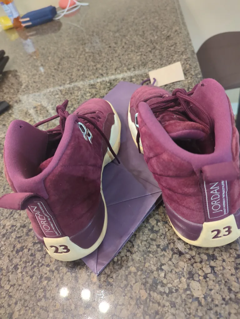 Jordan 12 Retro Bordeaux Size 9 image indicator(3)