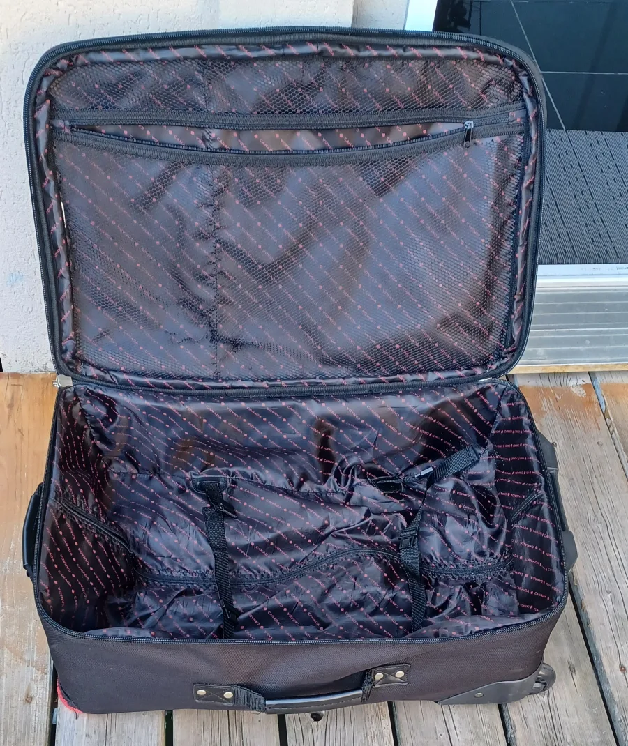 Canada Luggage Co. Rolling Suitcase image indicator(4)