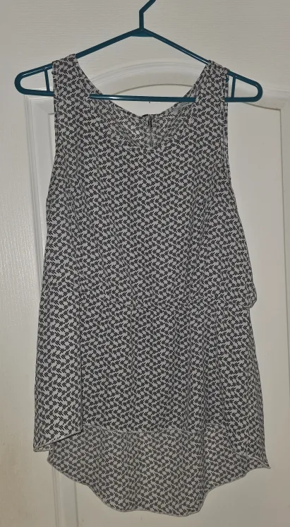 Reitmans Sleeveless Blouse - Black & White Pattern thumbnail