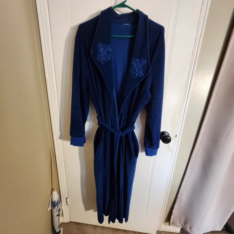 2 Women's Robes thumbnail