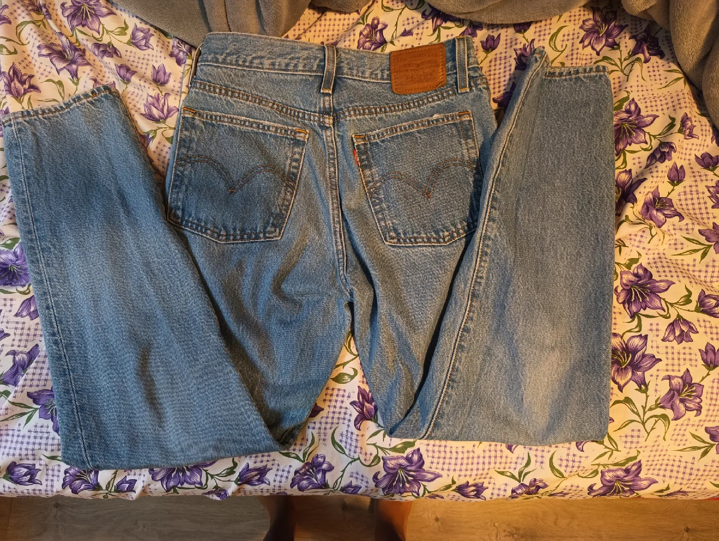 Levi's Wedgie Premium Jeans, Size 26 image indicator(5)