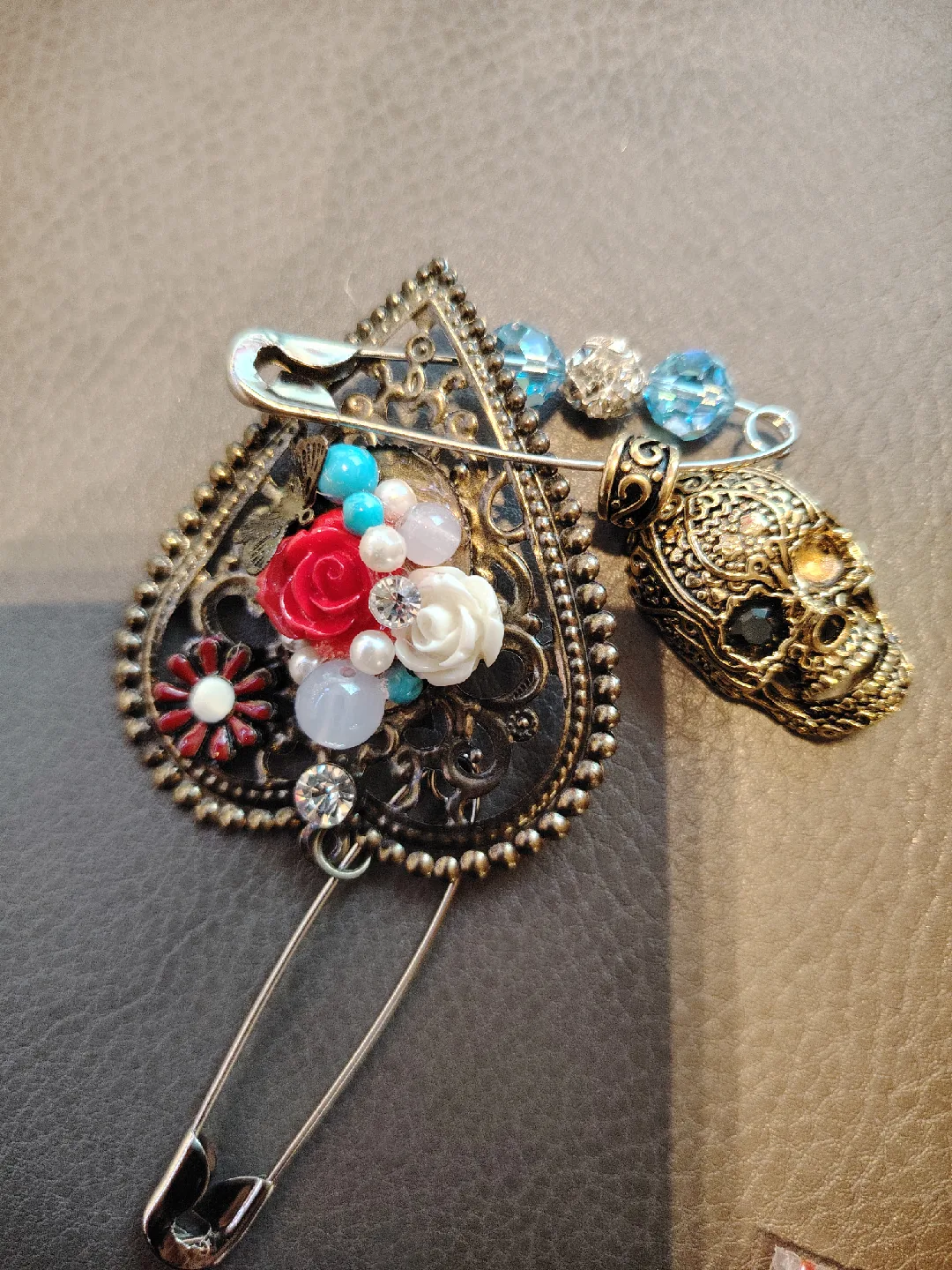 🥕Skull & Floral Heart Pin Brooc thumbnail