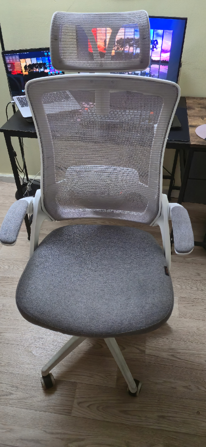 selling Monitor tabel and chair - photo 4