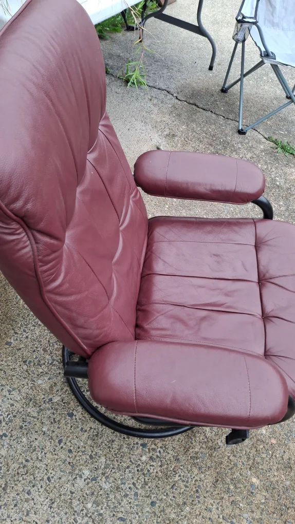 Burgundy Leather Executive Office Chair image indicator(3)