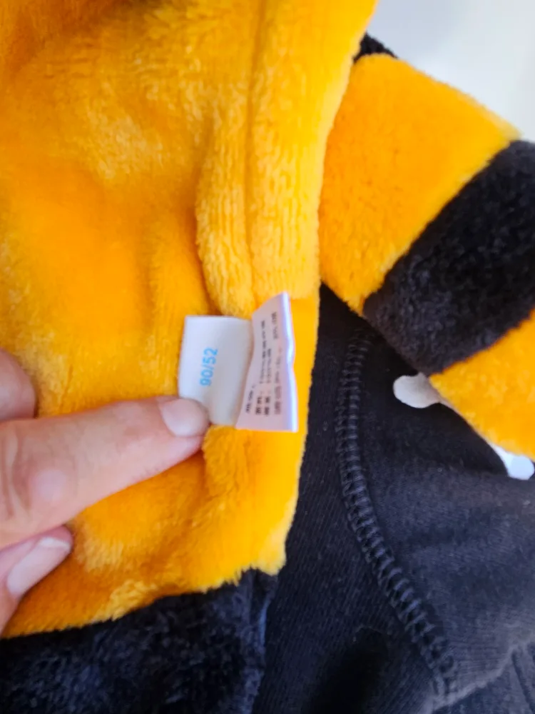 Red Panda - Size 90/52, free with other Halloween purchase image indicator(3)