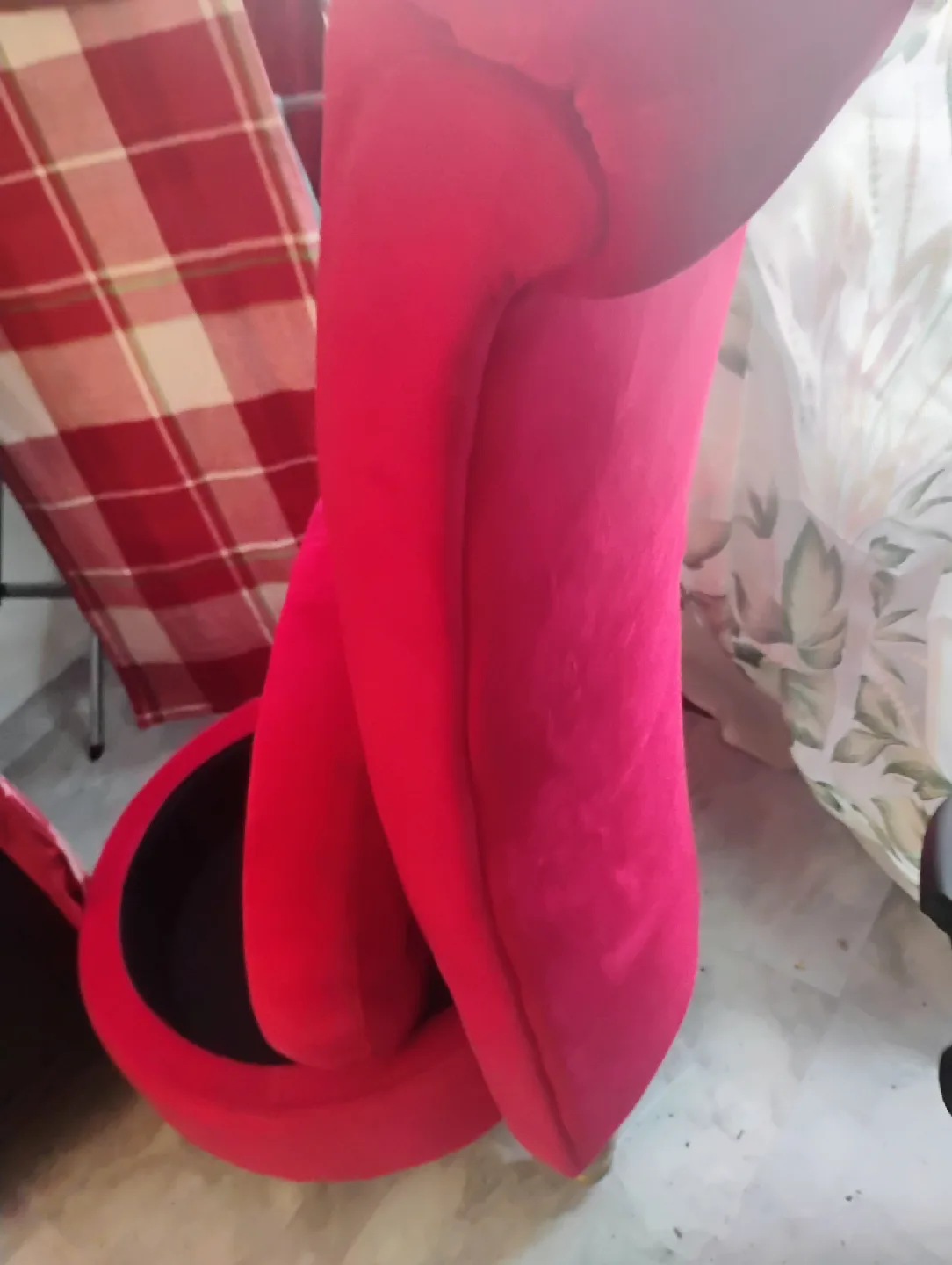 Pink Tufted Accent Chair image indicator(4)