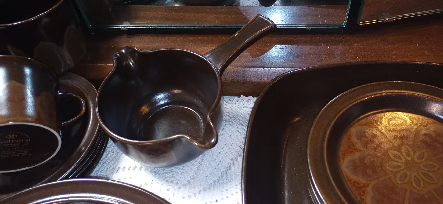 Royal Daulton stoneware Dish Set image indicator(7)