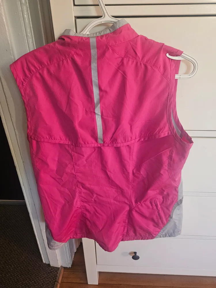 Running Room Vest, Pink/Grey, Size L image indicator(2)