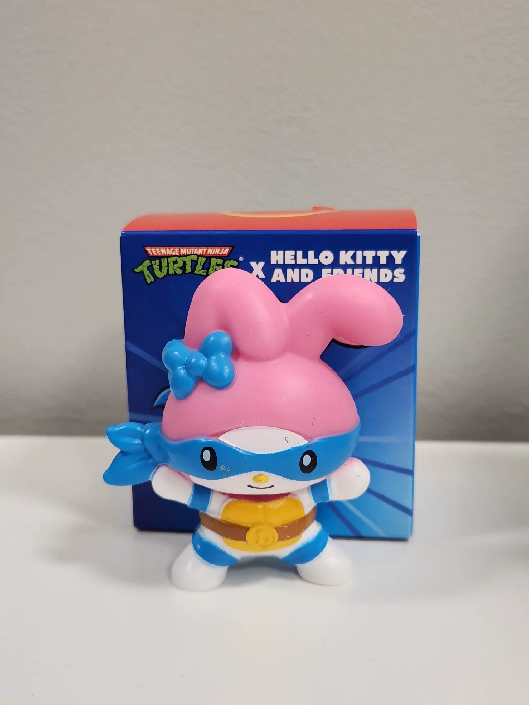 Hello Kitty X TMNT Michelangelo Figurine thumbnail
