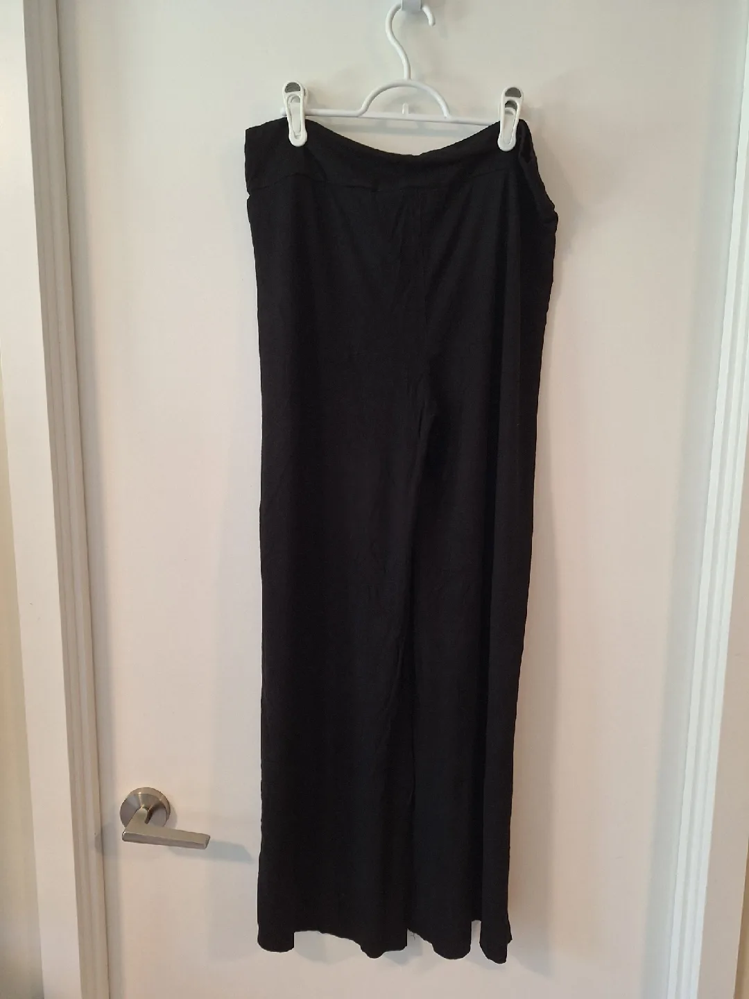 White Wash Brand Black Culotte Pants -sz Large image indicator(2)