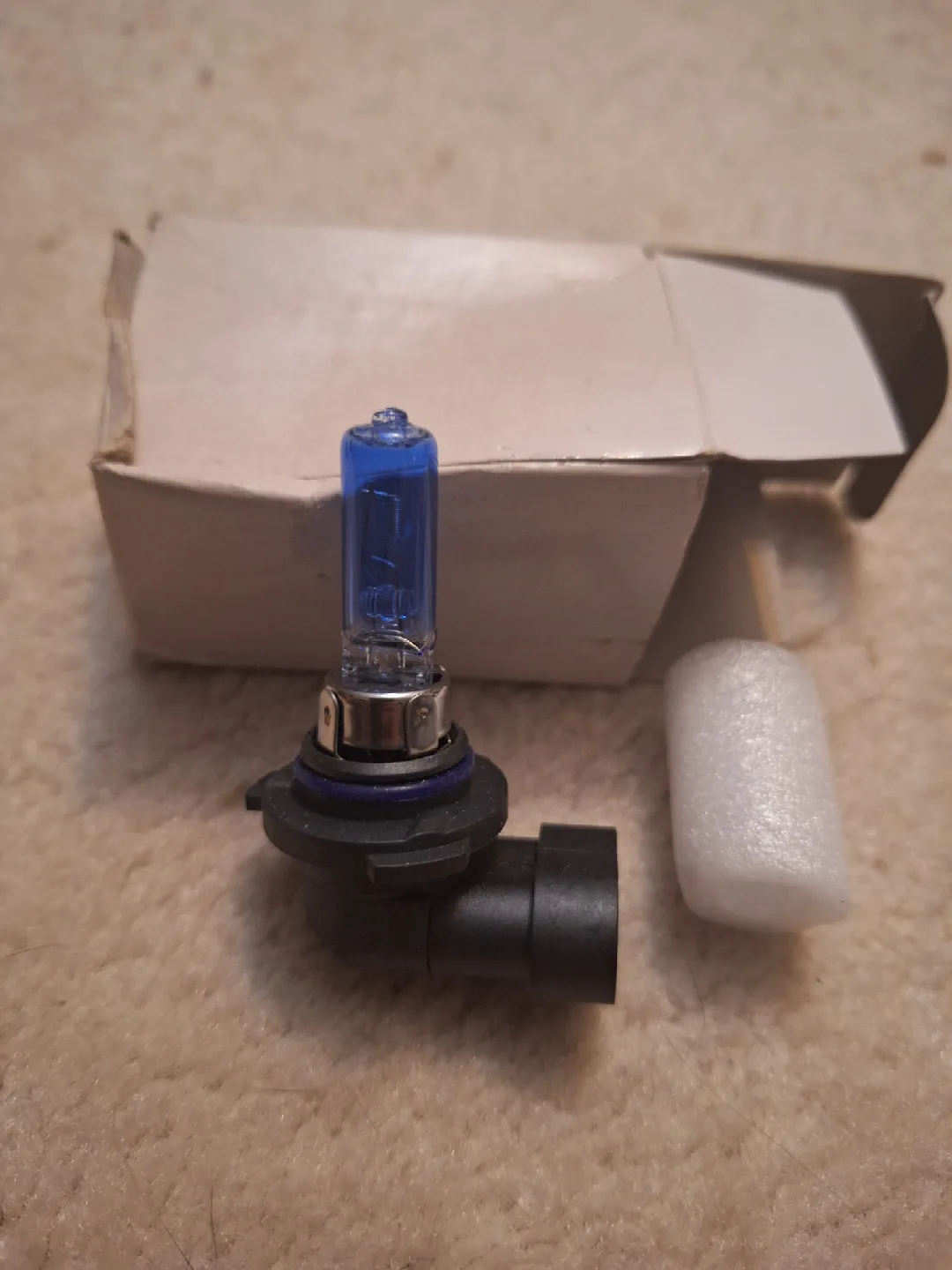 NEW 9005 12V Day Light Bulb 💡 thumbnail