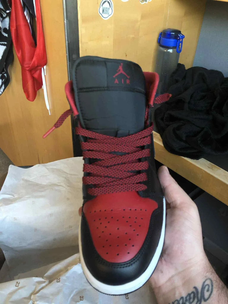 Air Jordan 1 Mid Black/Red thumbnail