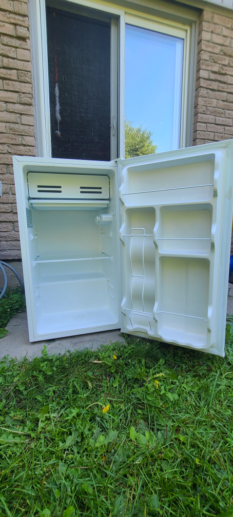Master Chef Compact Mini Fridge - White