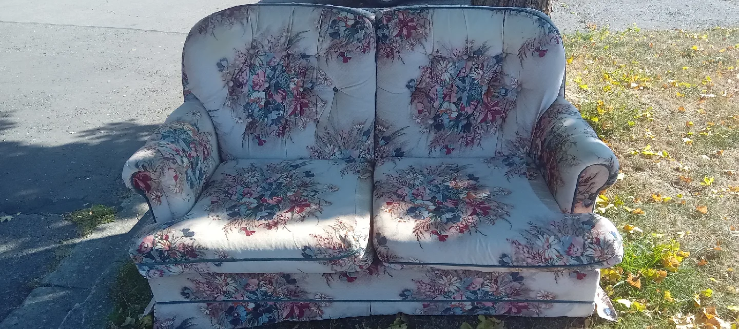 Floral Pattern Sofa and Armchair Set (Please Contact) image indicator(3)