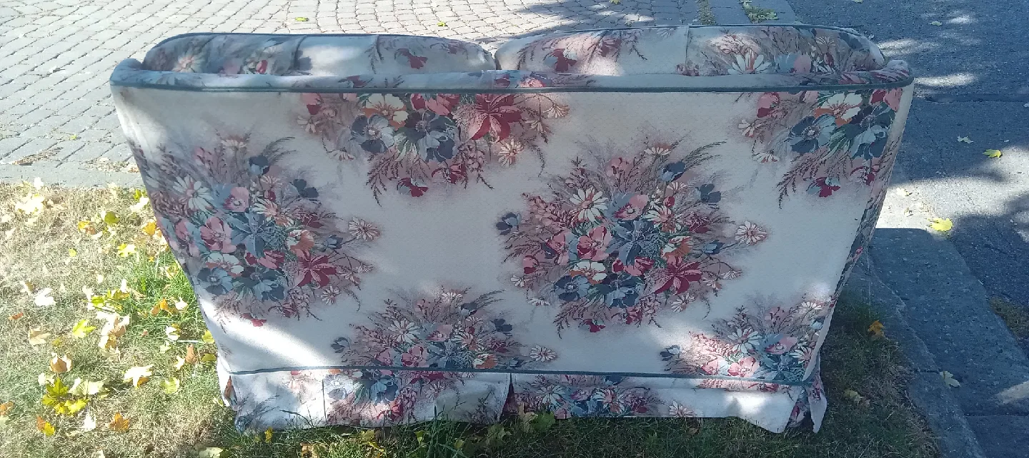 Floral Pattern Sofa and Armchair Set (Please Contact) image indicator(4)