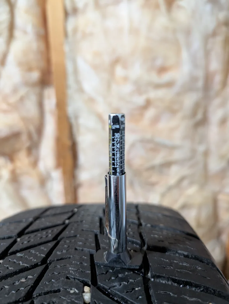 (4)-195/65R15 Winter Tires On Steel Rims 2014 Hyundai Elantra image indicator(3)