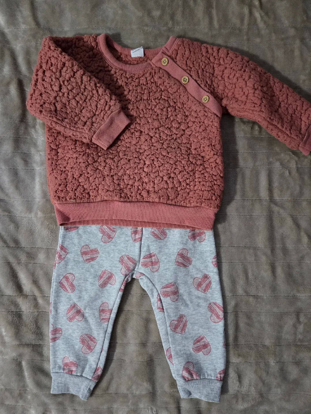 Baby/Toddler Outfit - Sweater & Heart Pants thumbnail