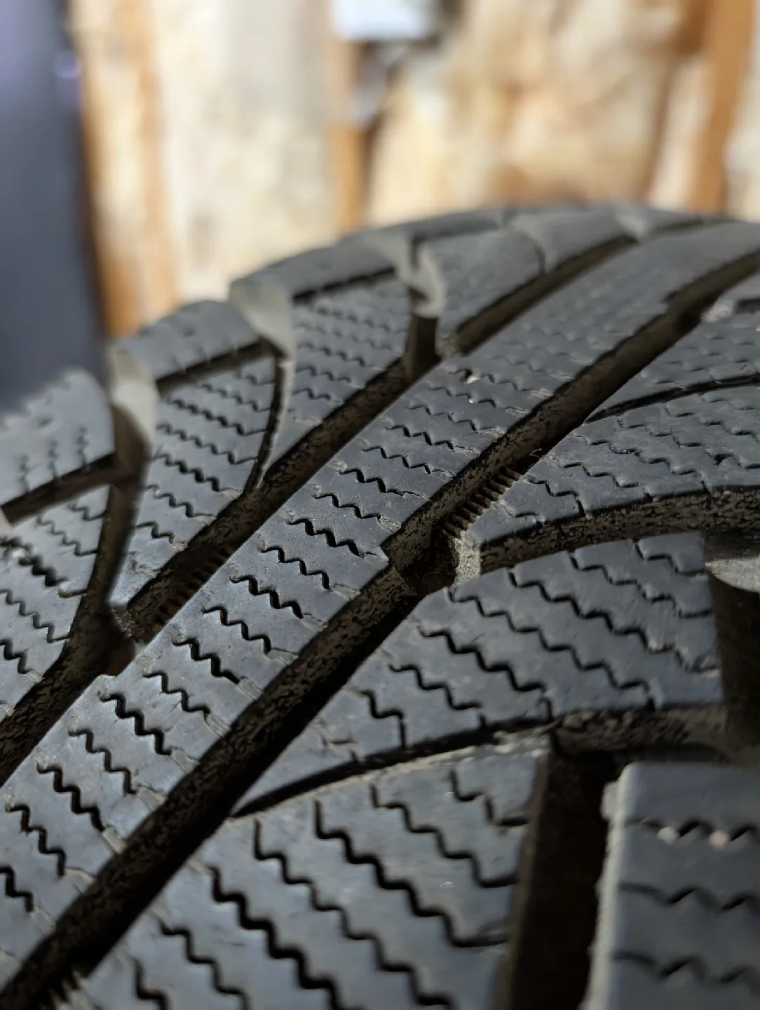 (4)-215/50R17 Winter Tires Steel Rims 2017 Toyota Corolla image indicator(5)