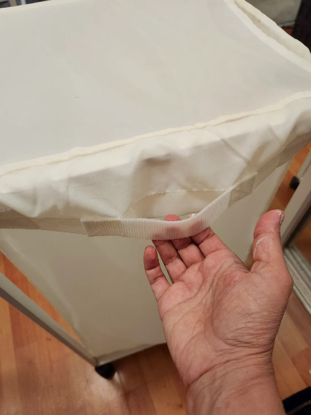 IKEA ENHET Laundry Bin with Casters - White image indicator(6)