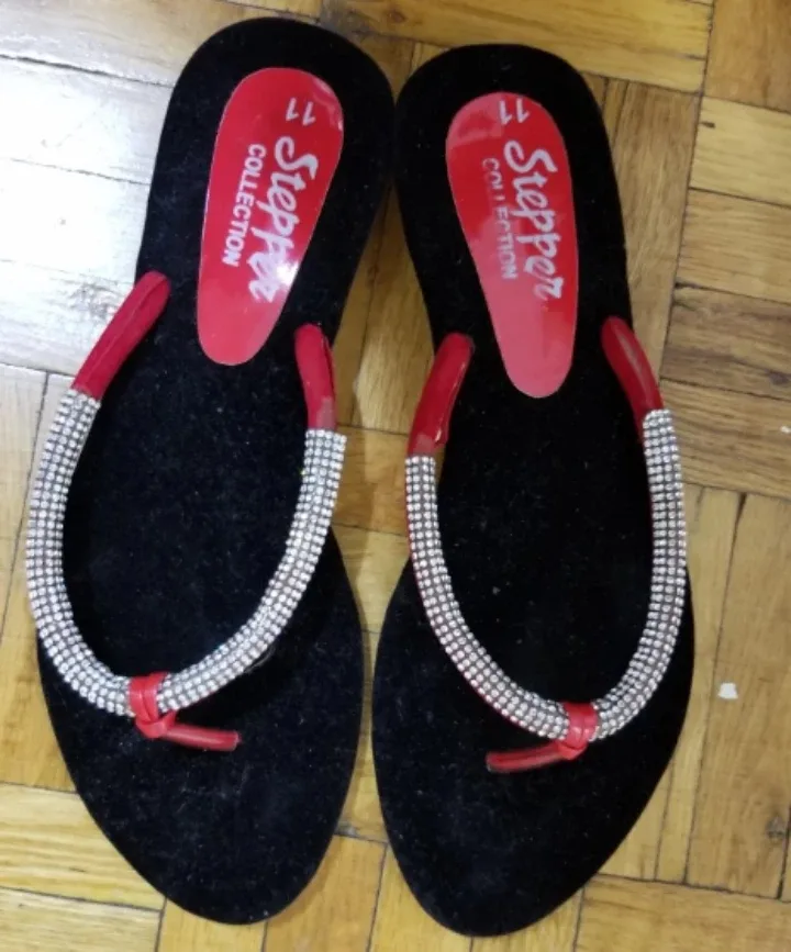 Stepper Collection Black Flip Flops - Size 11 image indicator(2)