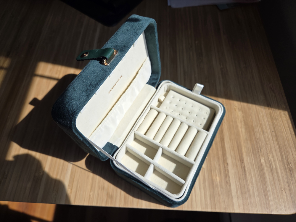 Green Velvet Jewellery Box (Songmics) - photo 3