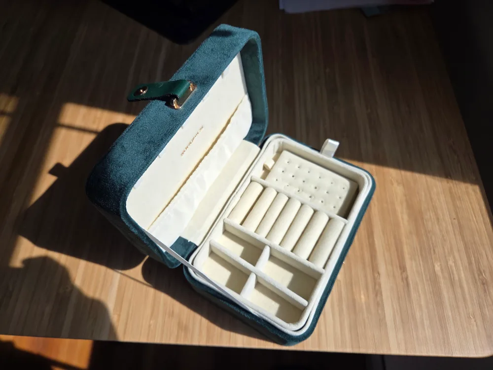 Green Velvet Jewellery Box (Songmics) image indicator(3)