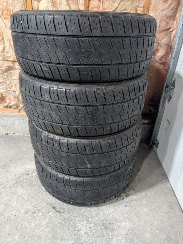 (4)-235/55R18 Venezia Crossroad Xt All Season Tires