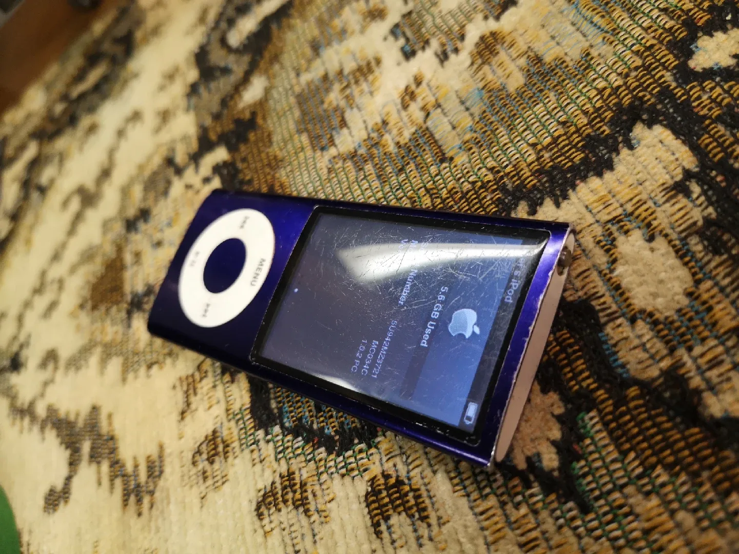 iPod Nano ~ 8GB 5th Generation ~ Camera + Mic image indicator(8)