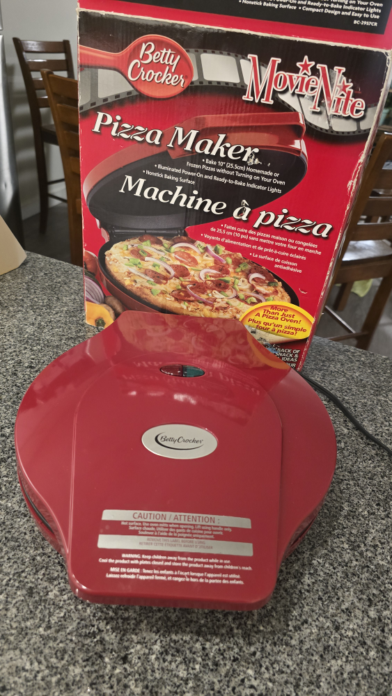 Betty Crocker Pizza Maker - photo 2