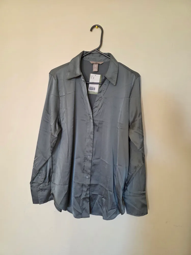 New tagged h&m satin blouse top thumbnail