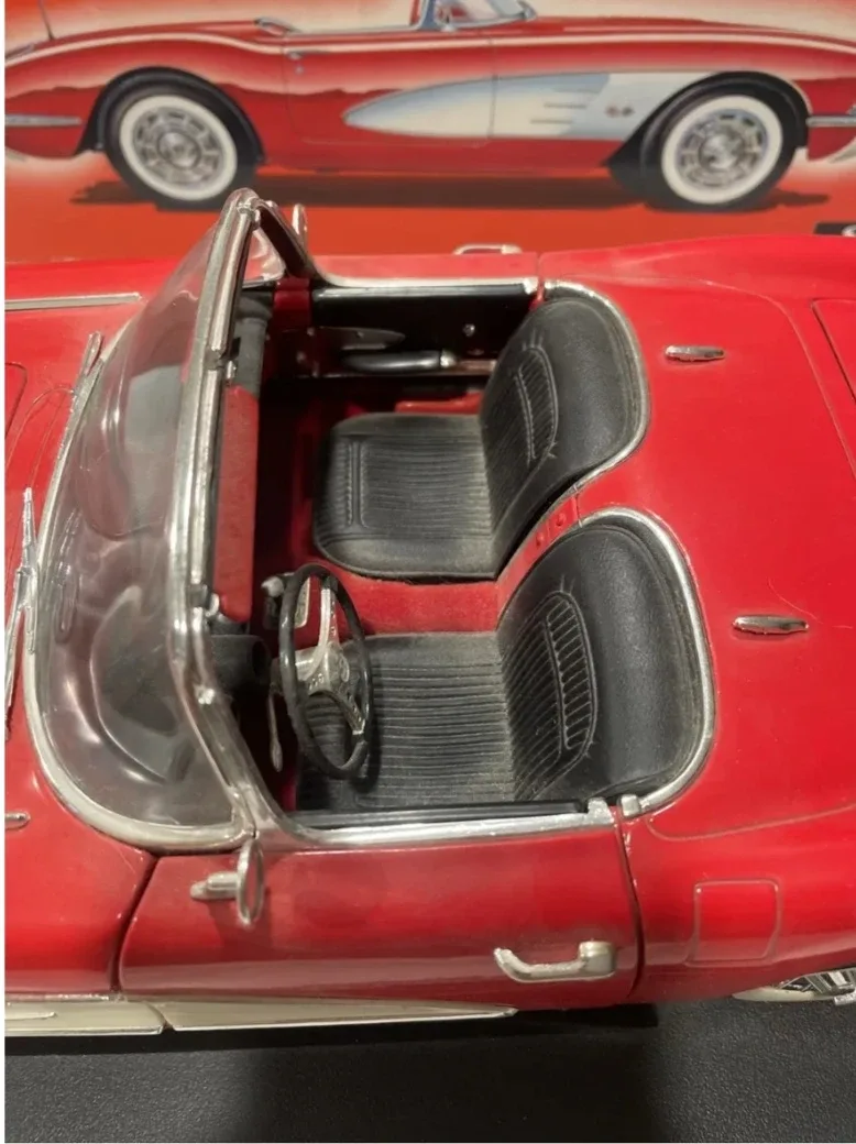 Chevrolet Corvette 1958 Diecast Model 1/12 Scale image indicator(8)