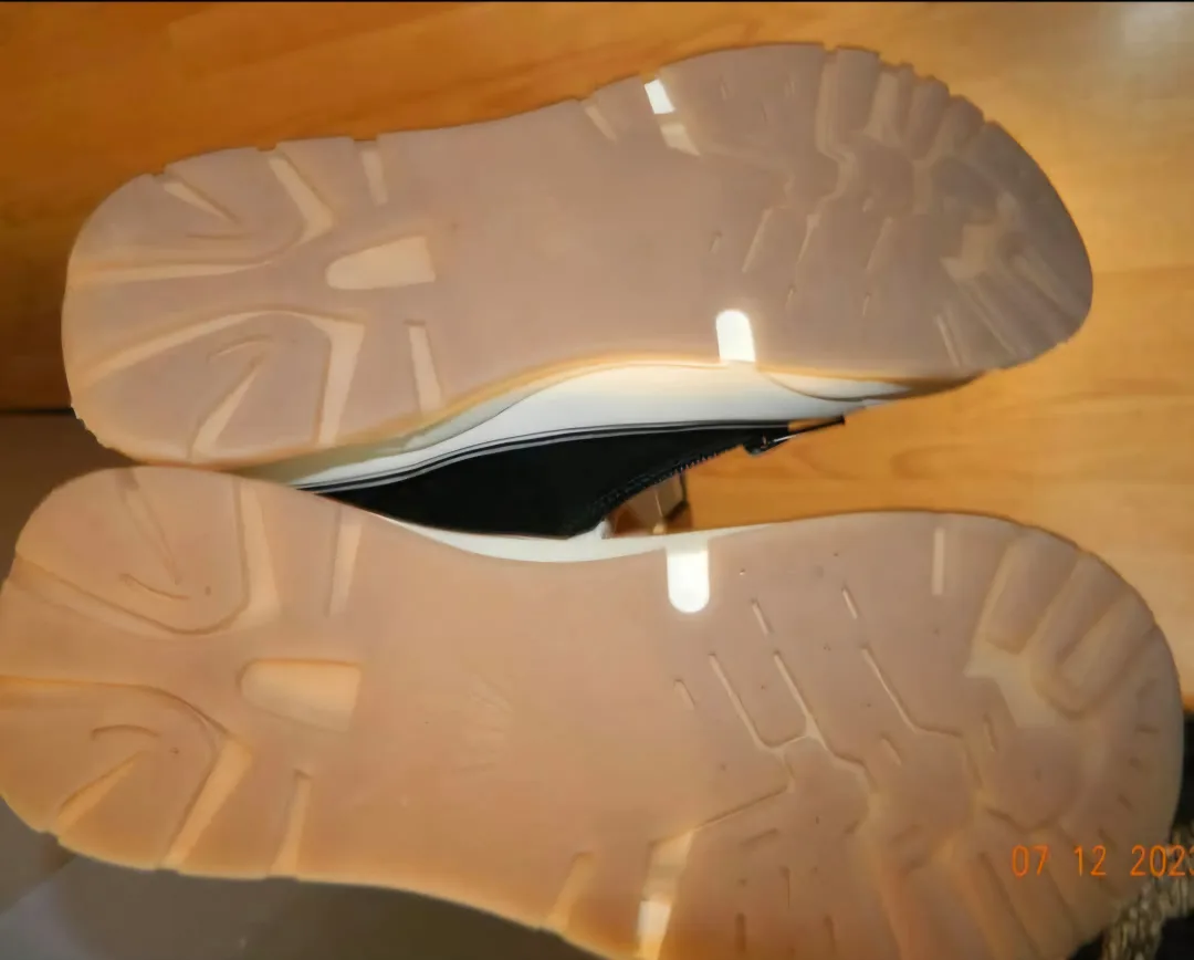 Disney Mickey Mouse Black High Top Sneakers - Size 5 image indicator(2)