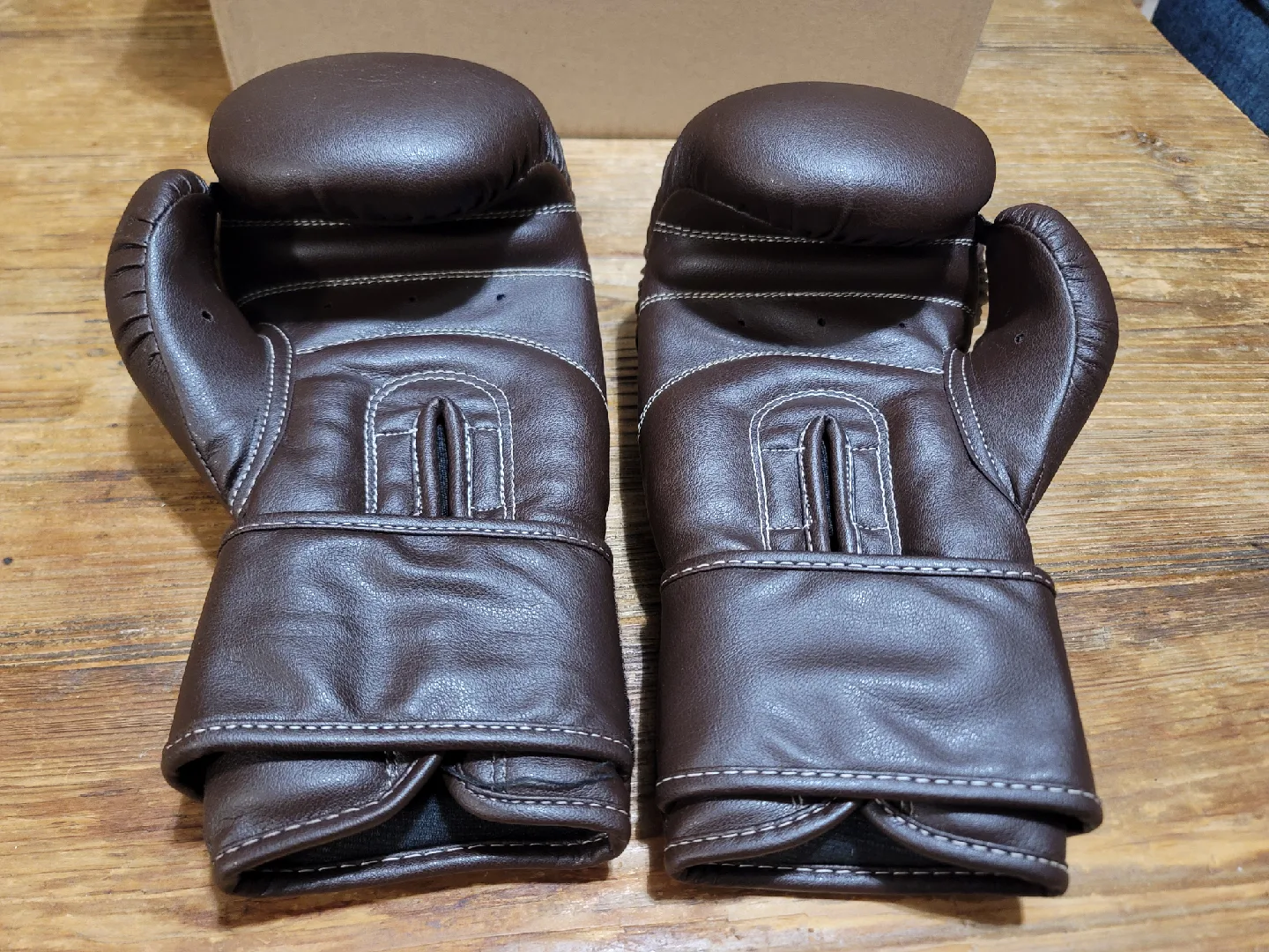 14oz - UFC Gym Premium Training/Sparring Gloves image indicator(5)