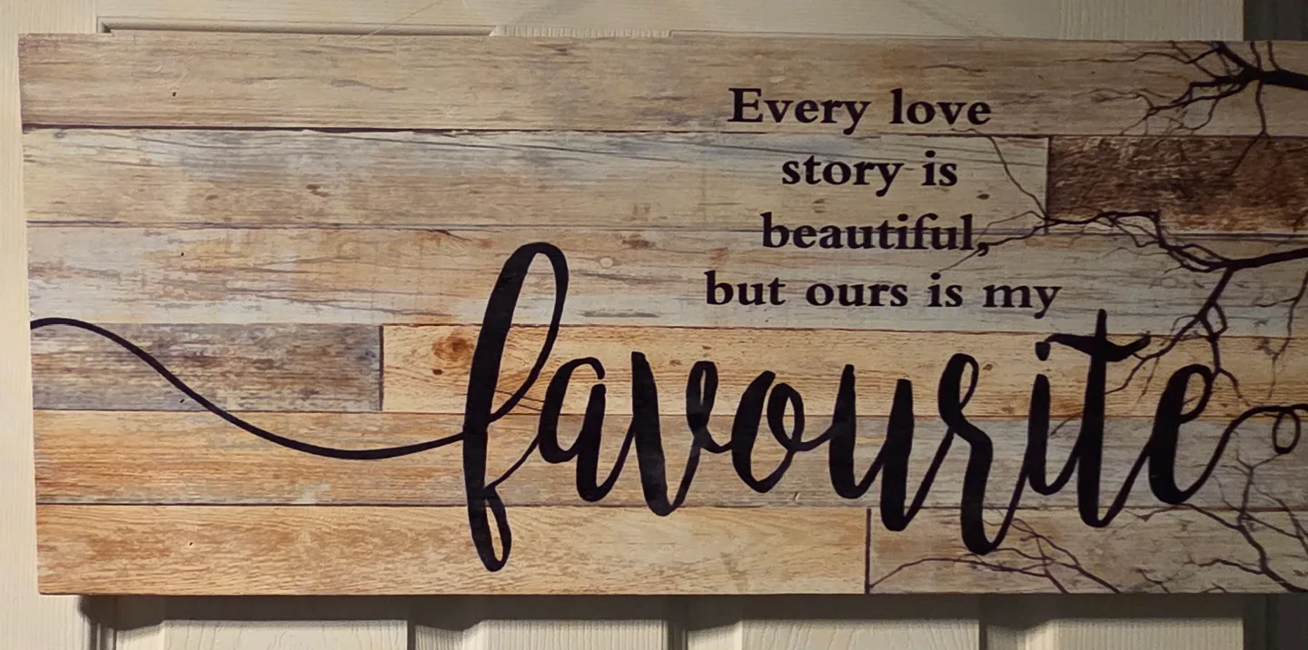 'Love story' wall decor image indicator(2)