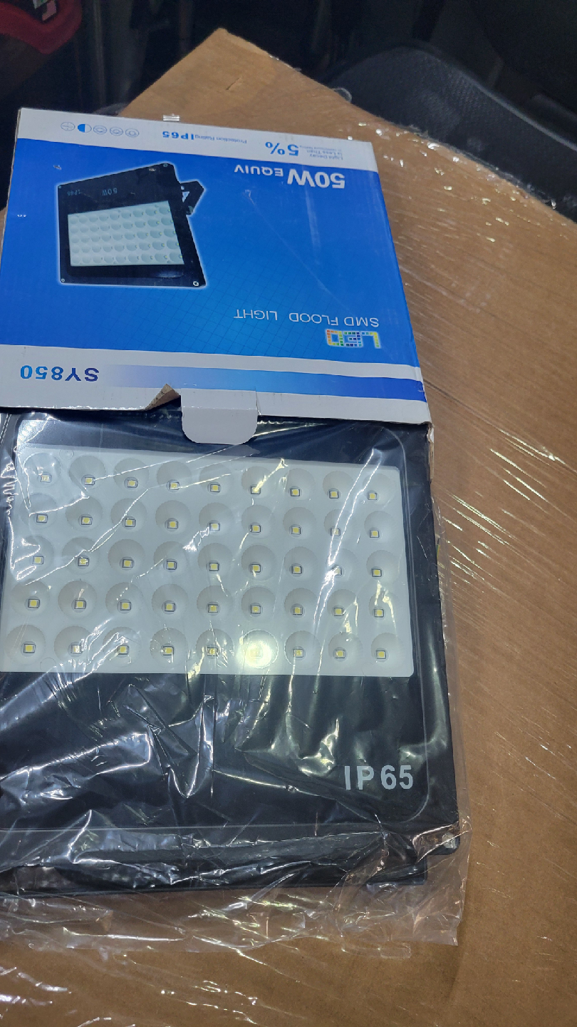 LED SMD Flood Light 50W Equiv IP65 - New in Box! - photo 2