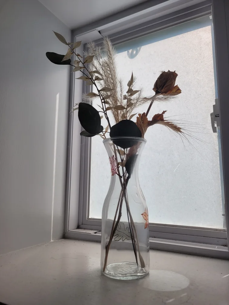 Glass Vase with Leaf Design & Dried Flower Bouquet Set thumbnail