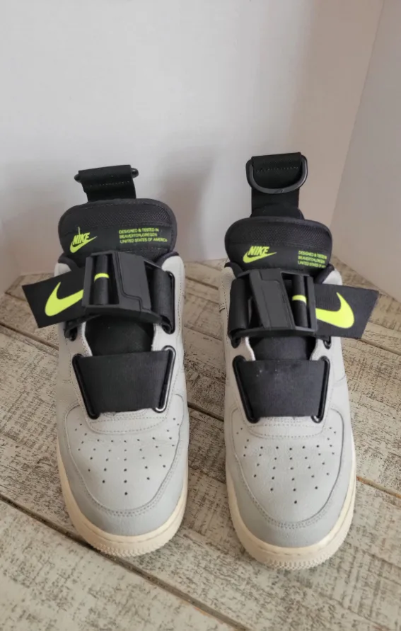 Nike Air Force 1 High Utility 2.0 Shoes image indicator(3)