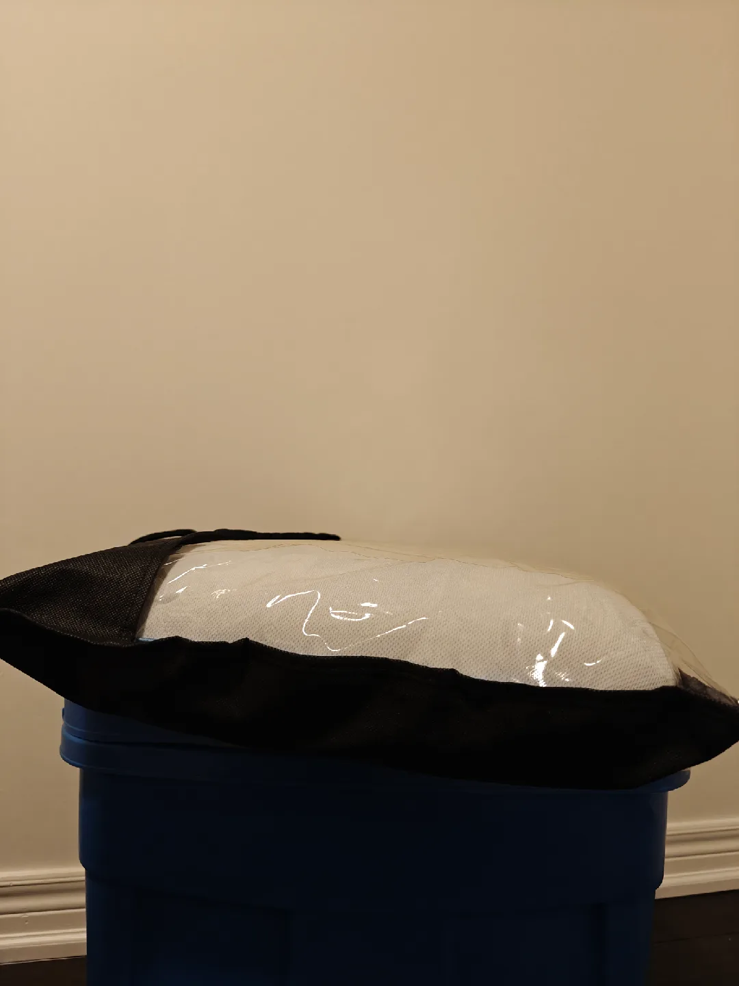 New Contour Pillow with Bag image indicator(2)