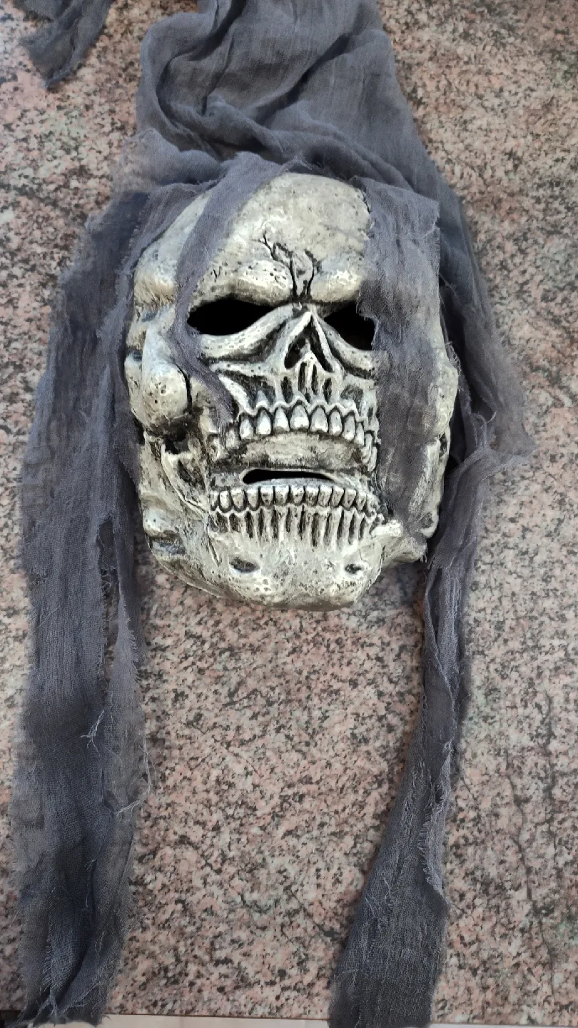 Skull Mask with Grey Cloth image indicator(2)
