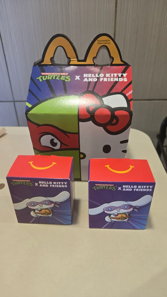 TNT × Cinnamon Rolls Happy meal toy thumbnail